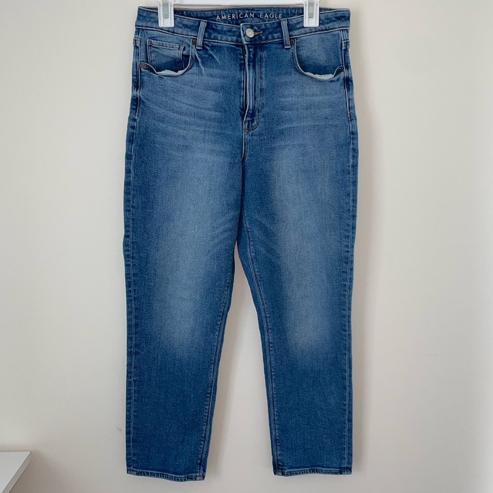 American Eagle size 8 short mom jeans.
